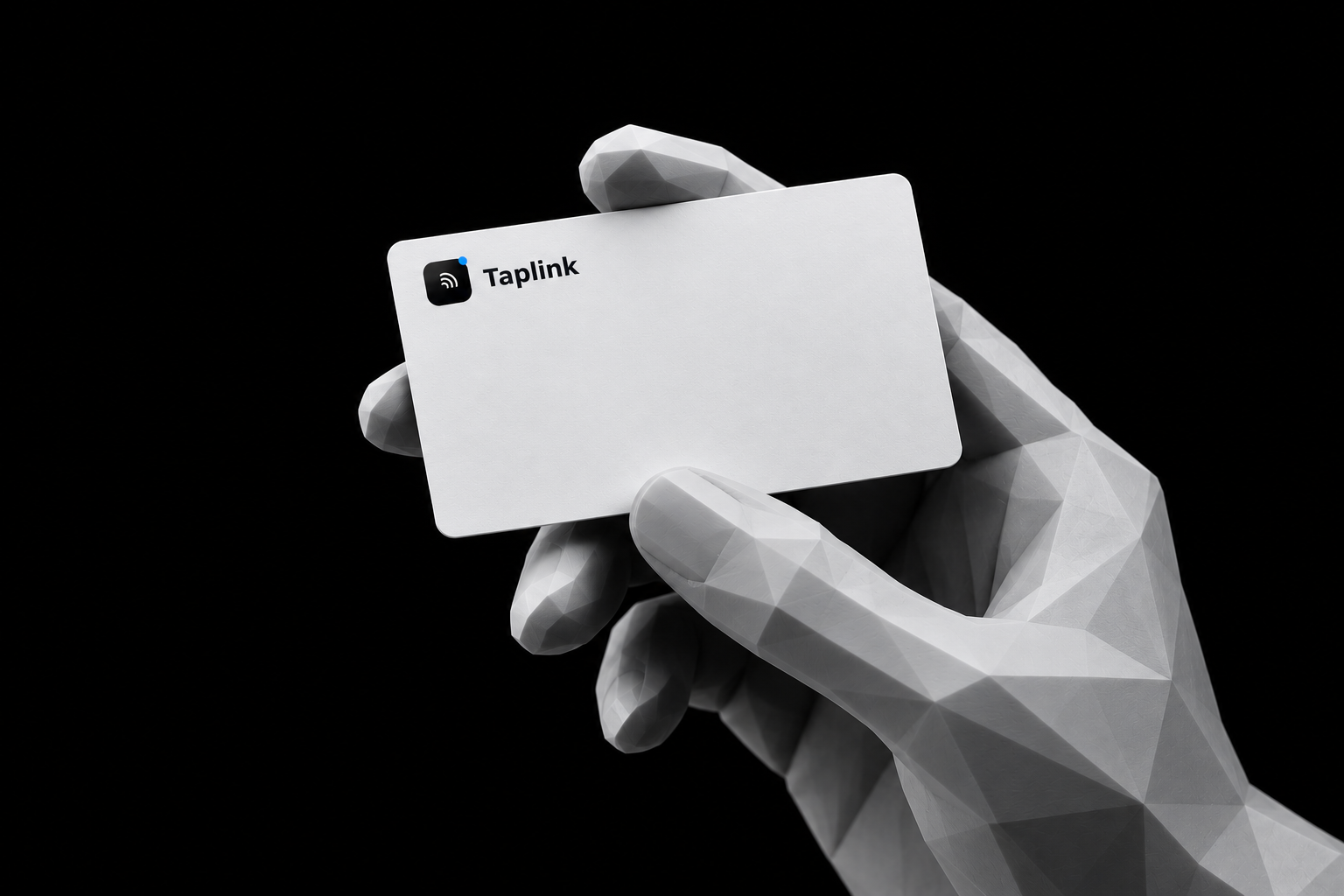 Bela Taplink NFC vizit kartica u ruci, digitalna posetnica na dodir